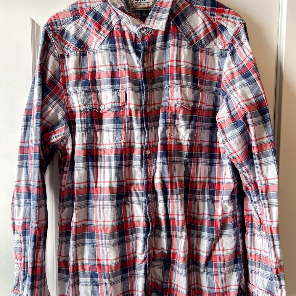 Casual Button Down Shirt with Plaid Pattern